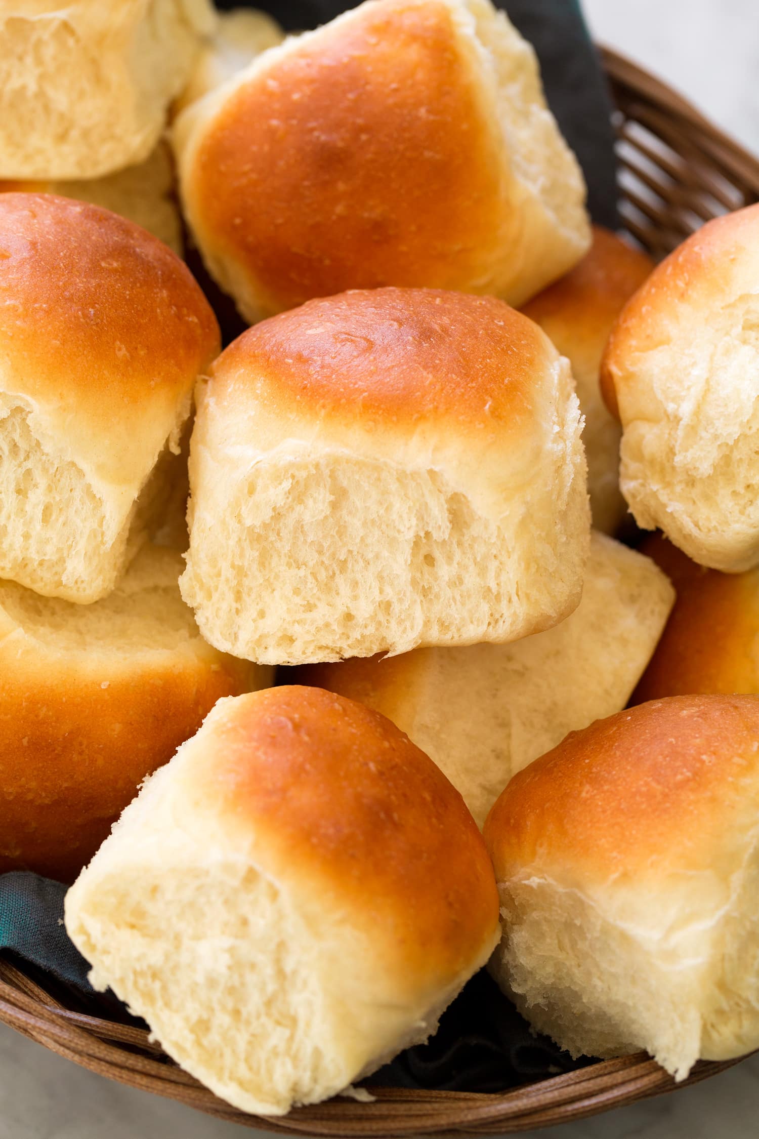 Secrets to Perfect 1-Hour Dinner Rolls: Soft & Buttery